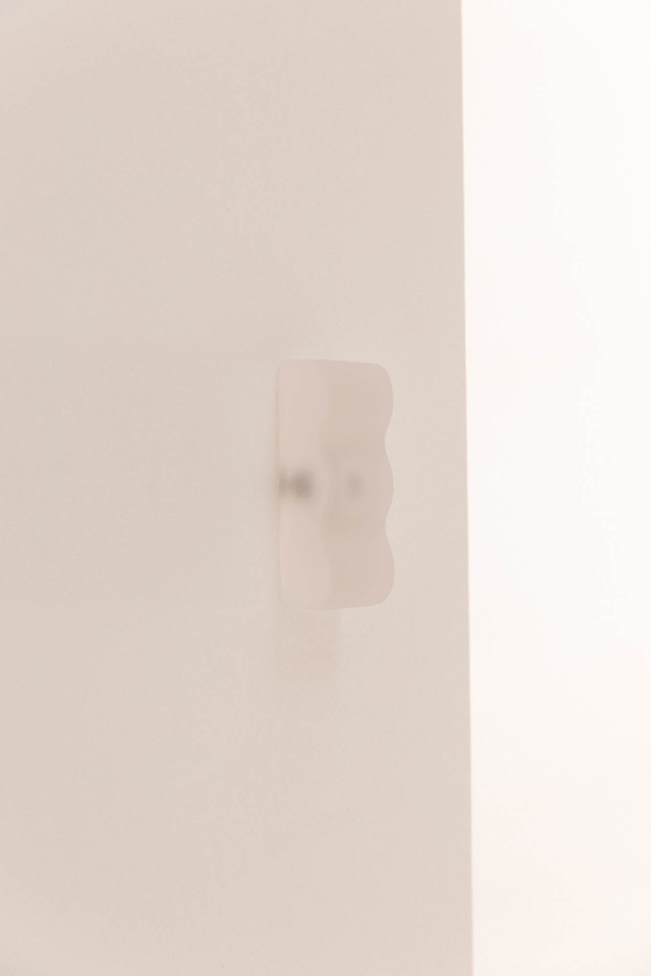 Wavy resin knob