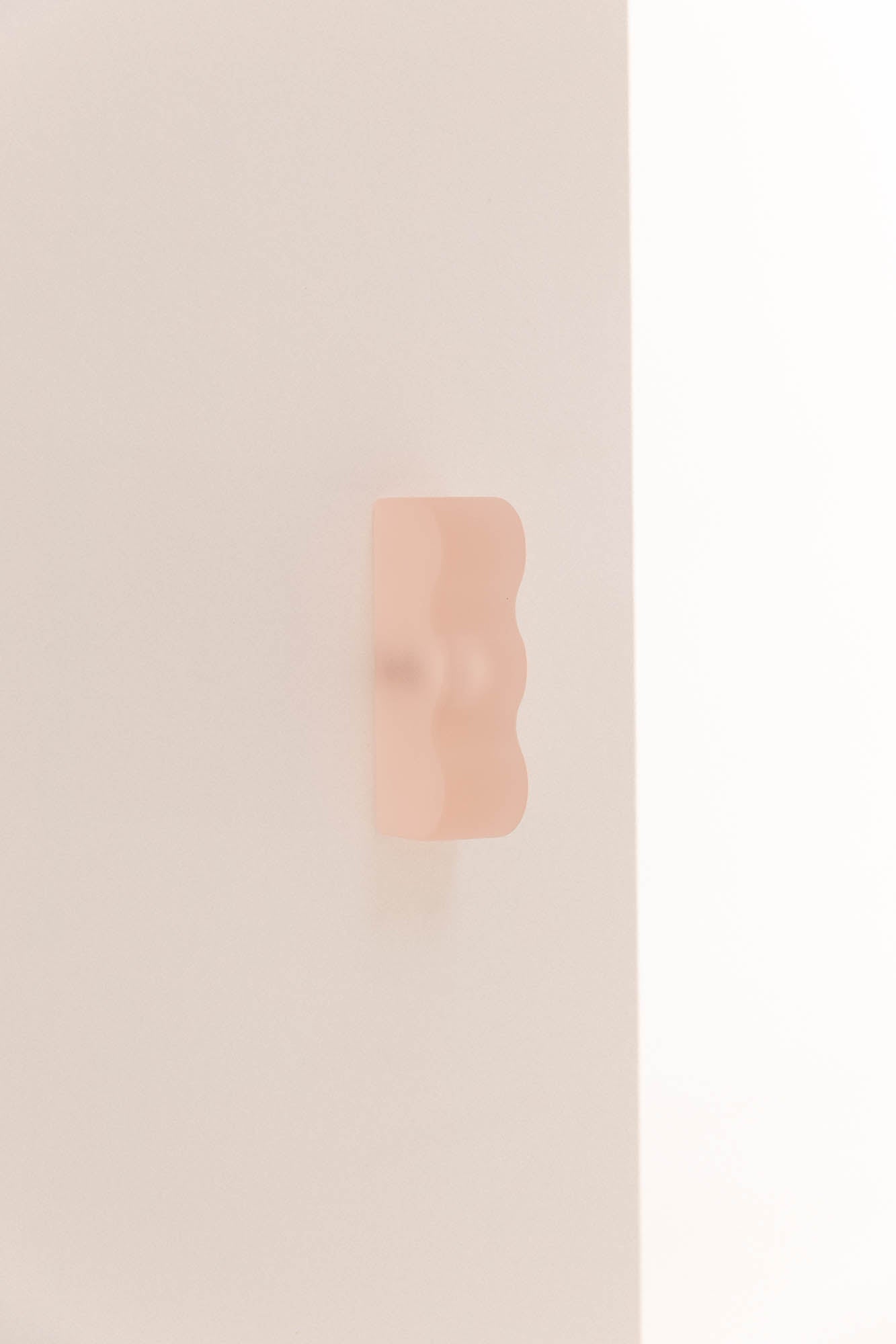 Wavy resin knob