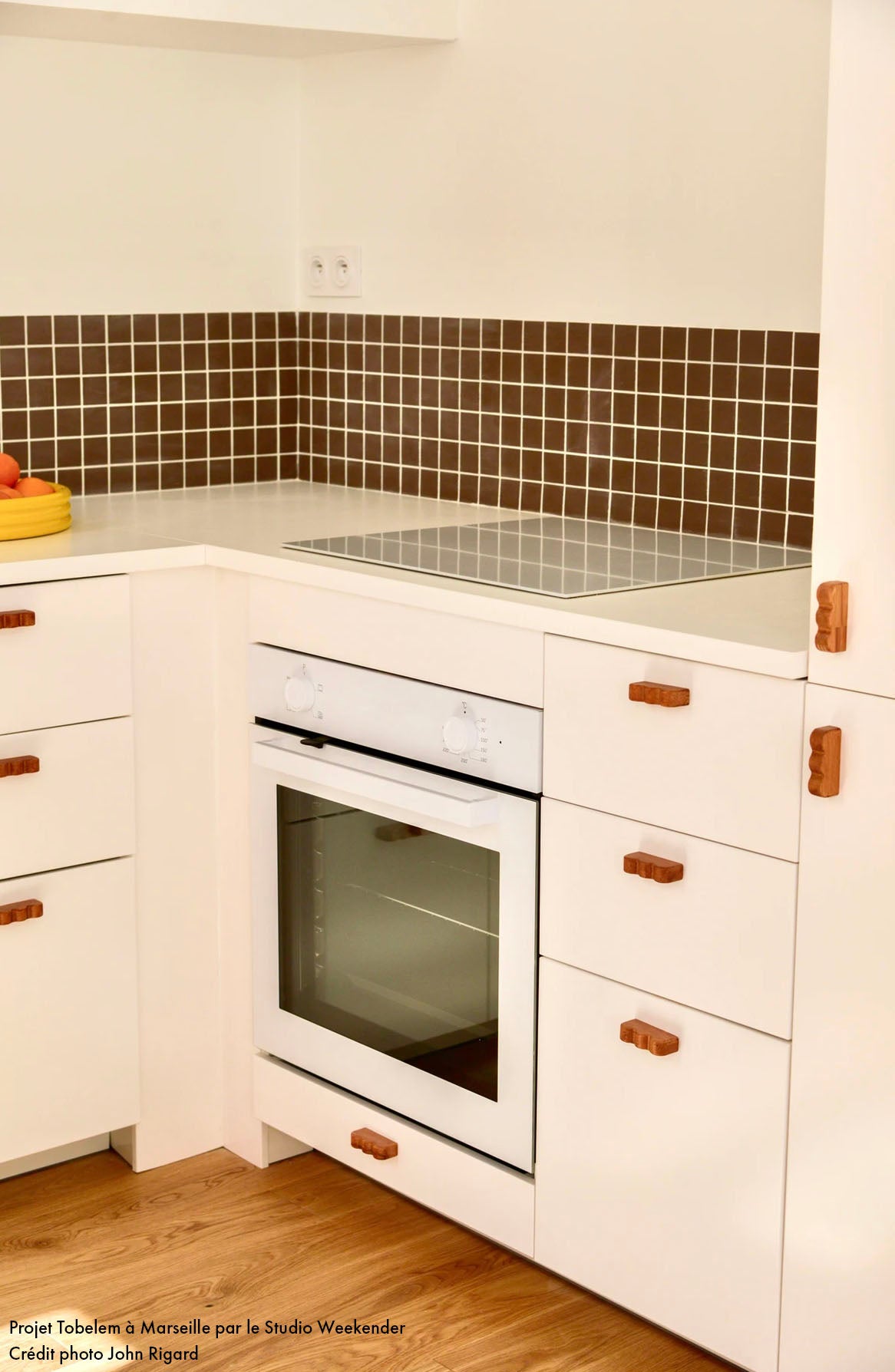 Wavy beech furniture knob