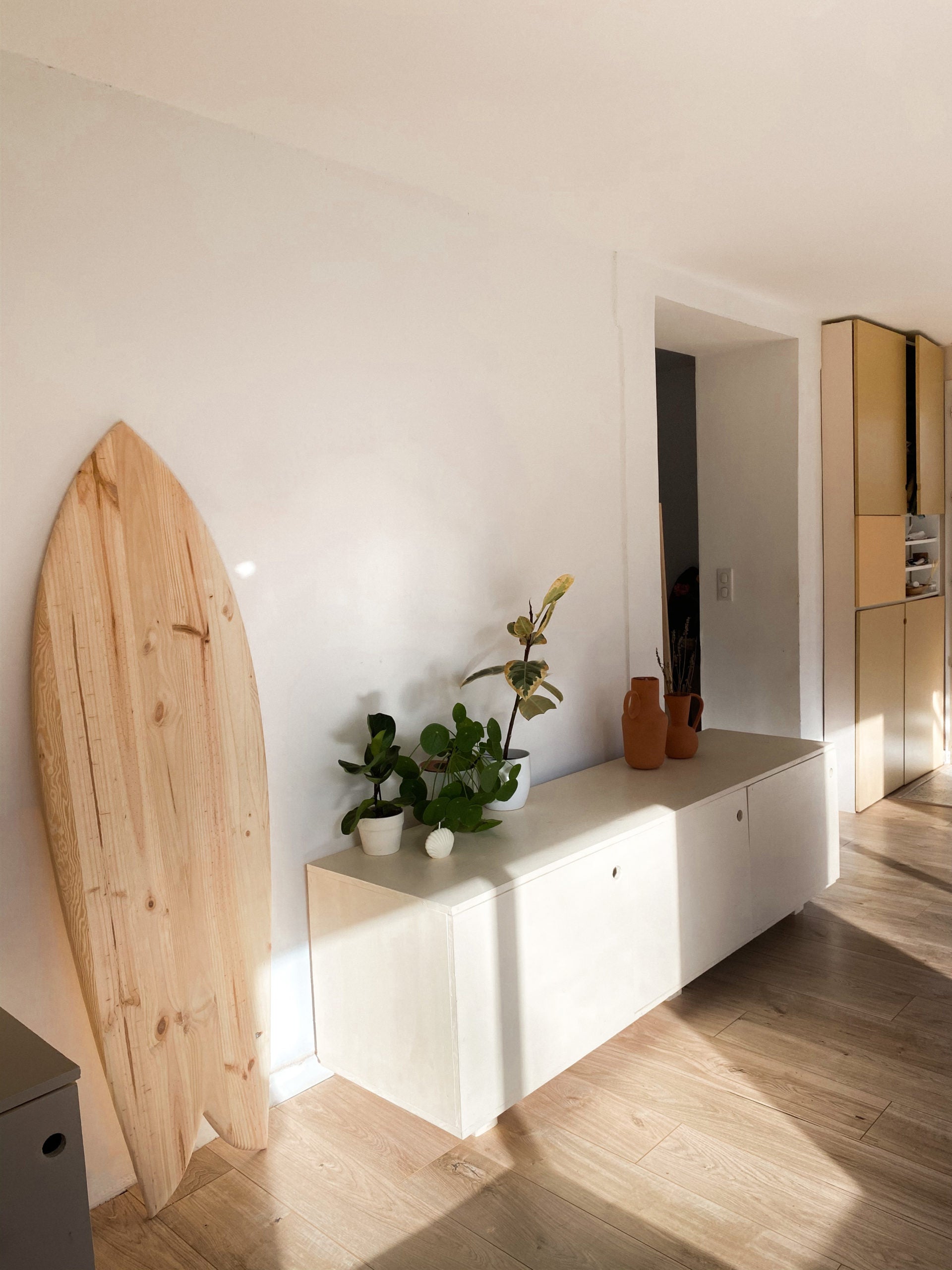 Planche de surf de décoration en bois naturel