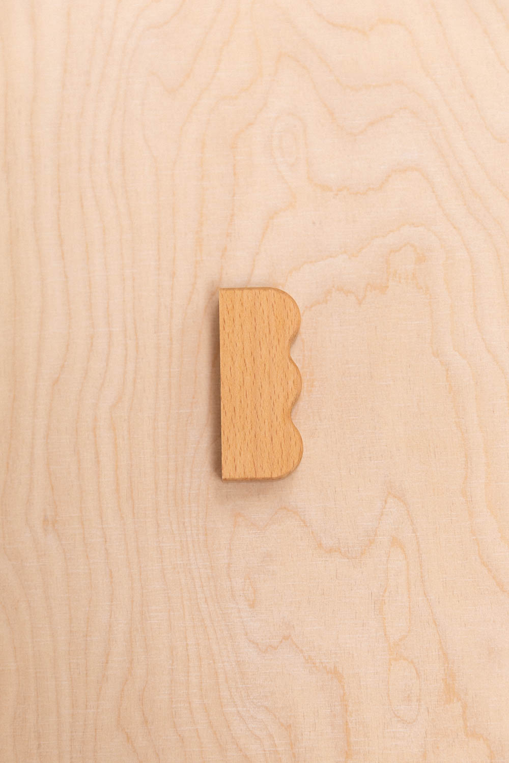 Bouton de meuble ondulé en hêtre
