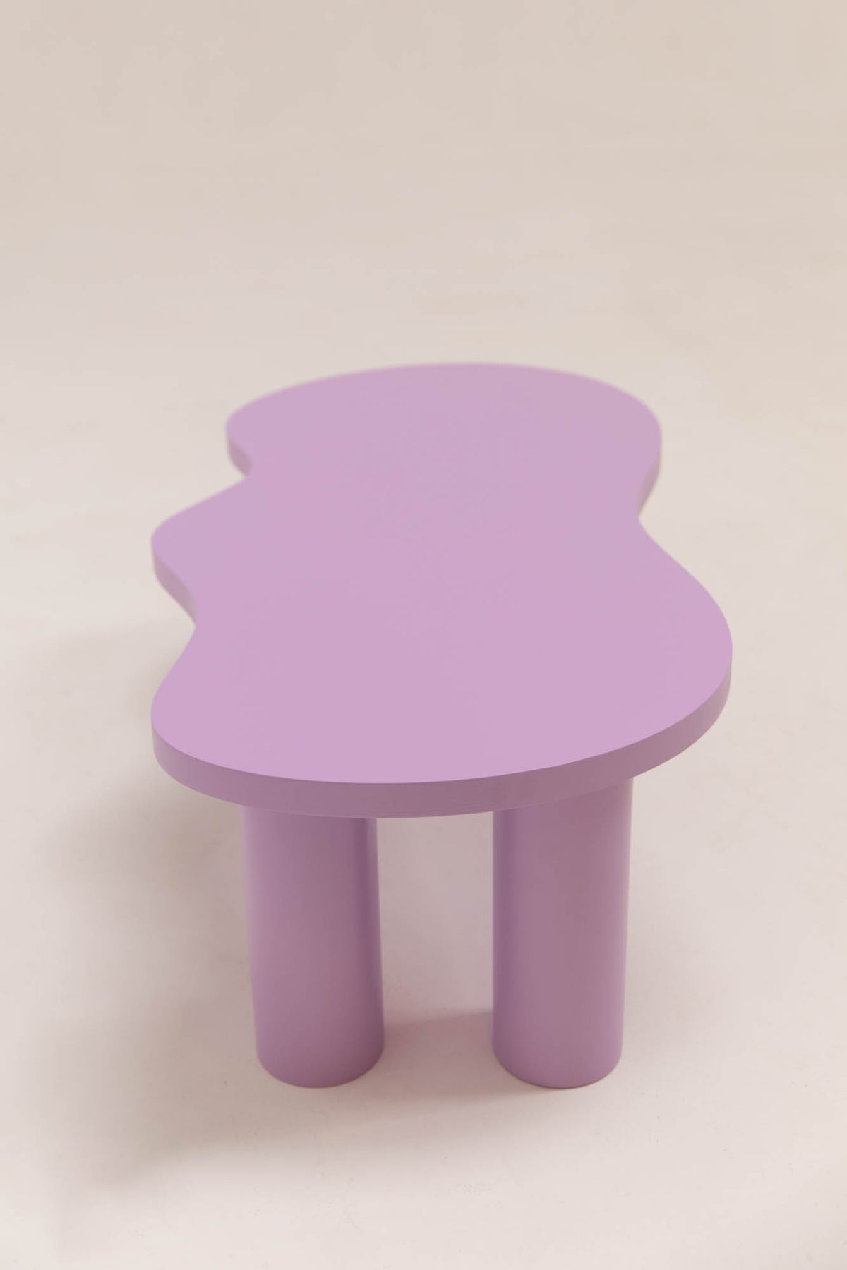Petite table basse HARICOT colorée