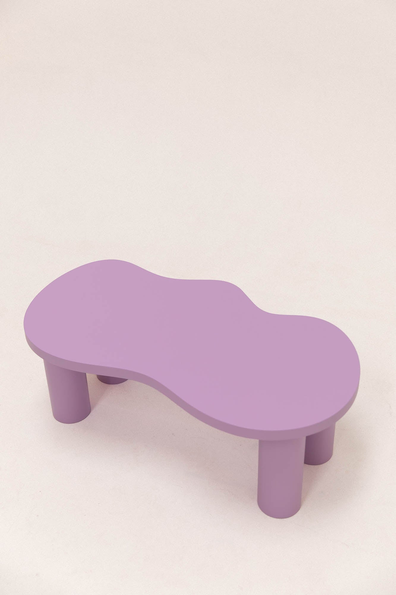 Petite table basse HARICOT colorée