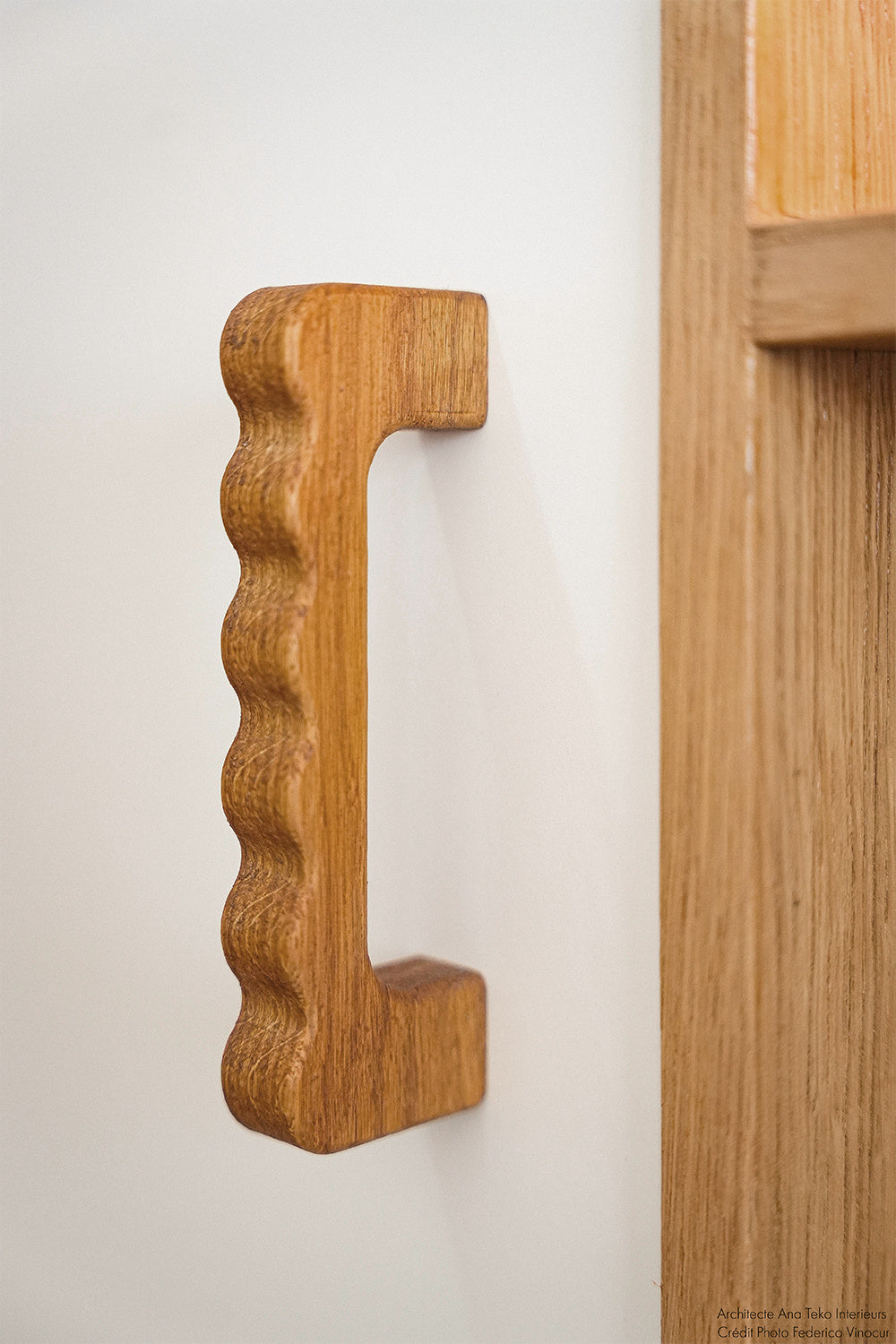 Poignée ondulée en chêne