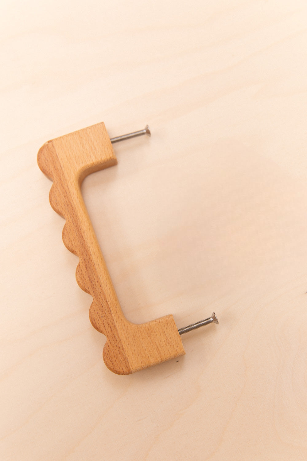 Poignée ondulée en hêtre