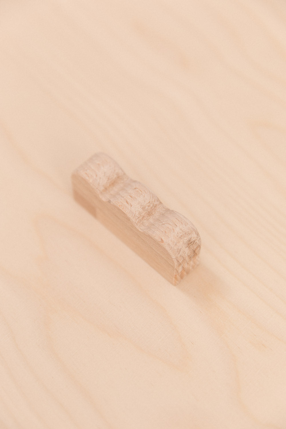 Wavy beech furniture knob