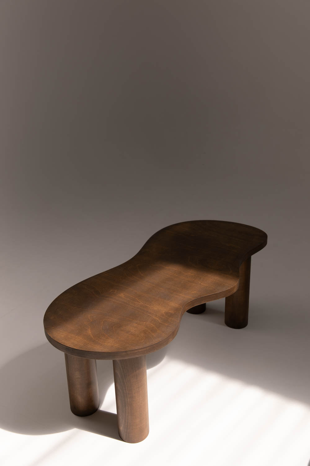Table basse HARICOT finition huile teintée Chêne - Pièce Unique