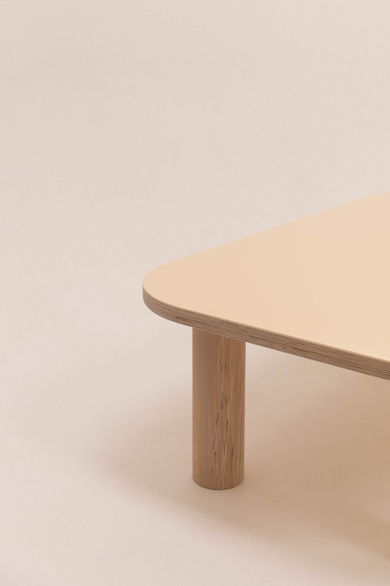 Grande table basse SEQUOIA résine