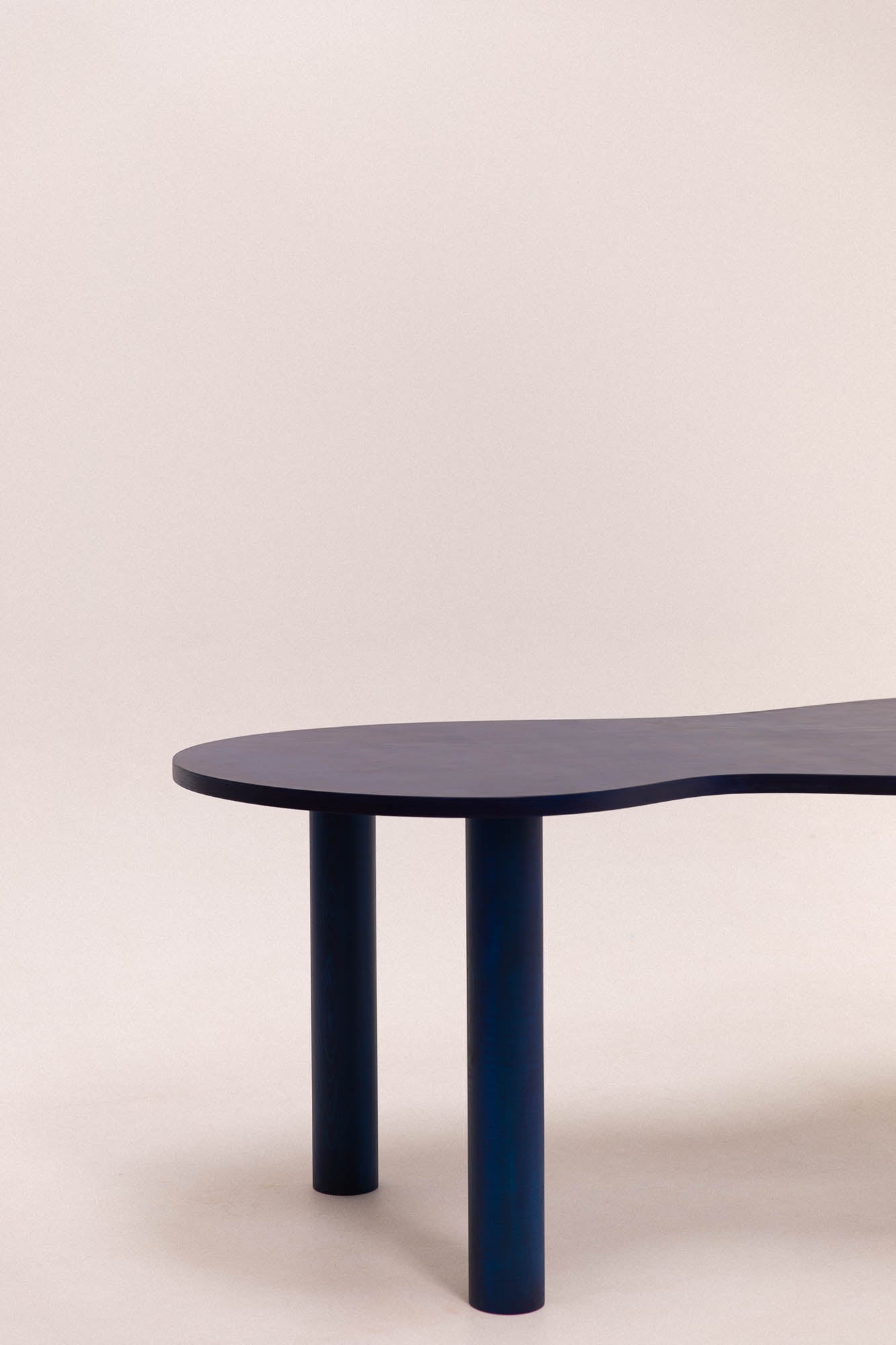 Table à manger HARICOT colorée