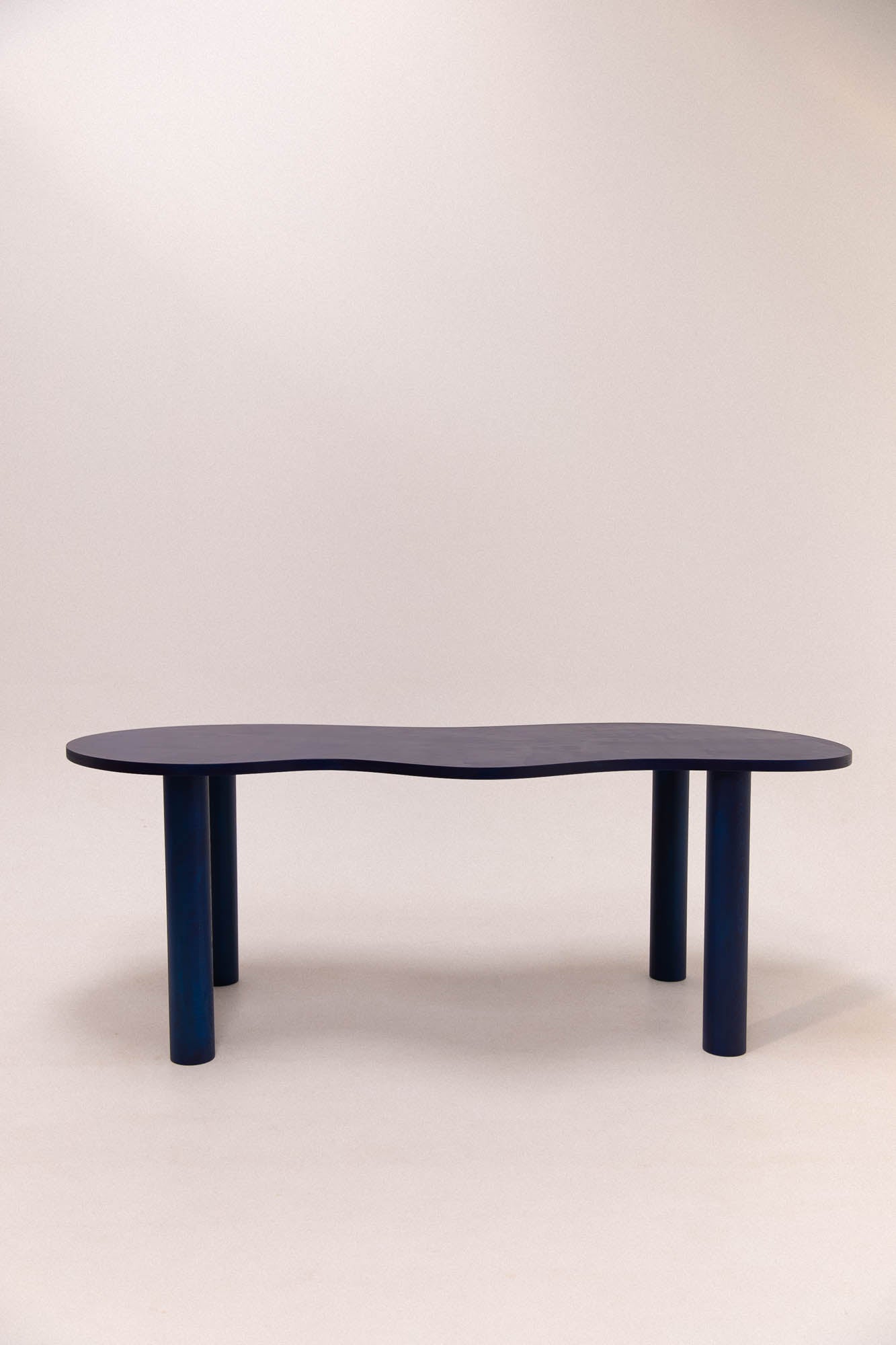 Table à manger HARICOT colorée