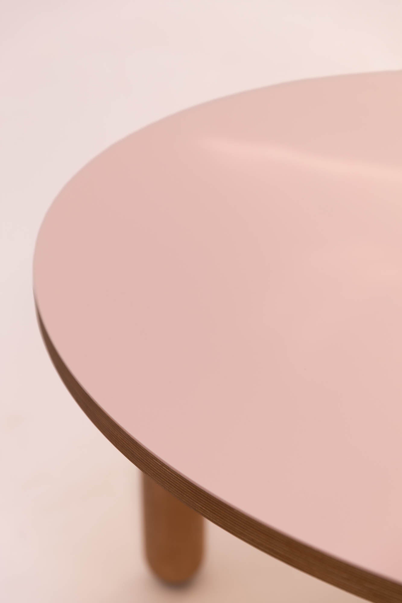 SEQUOIA resin dining table