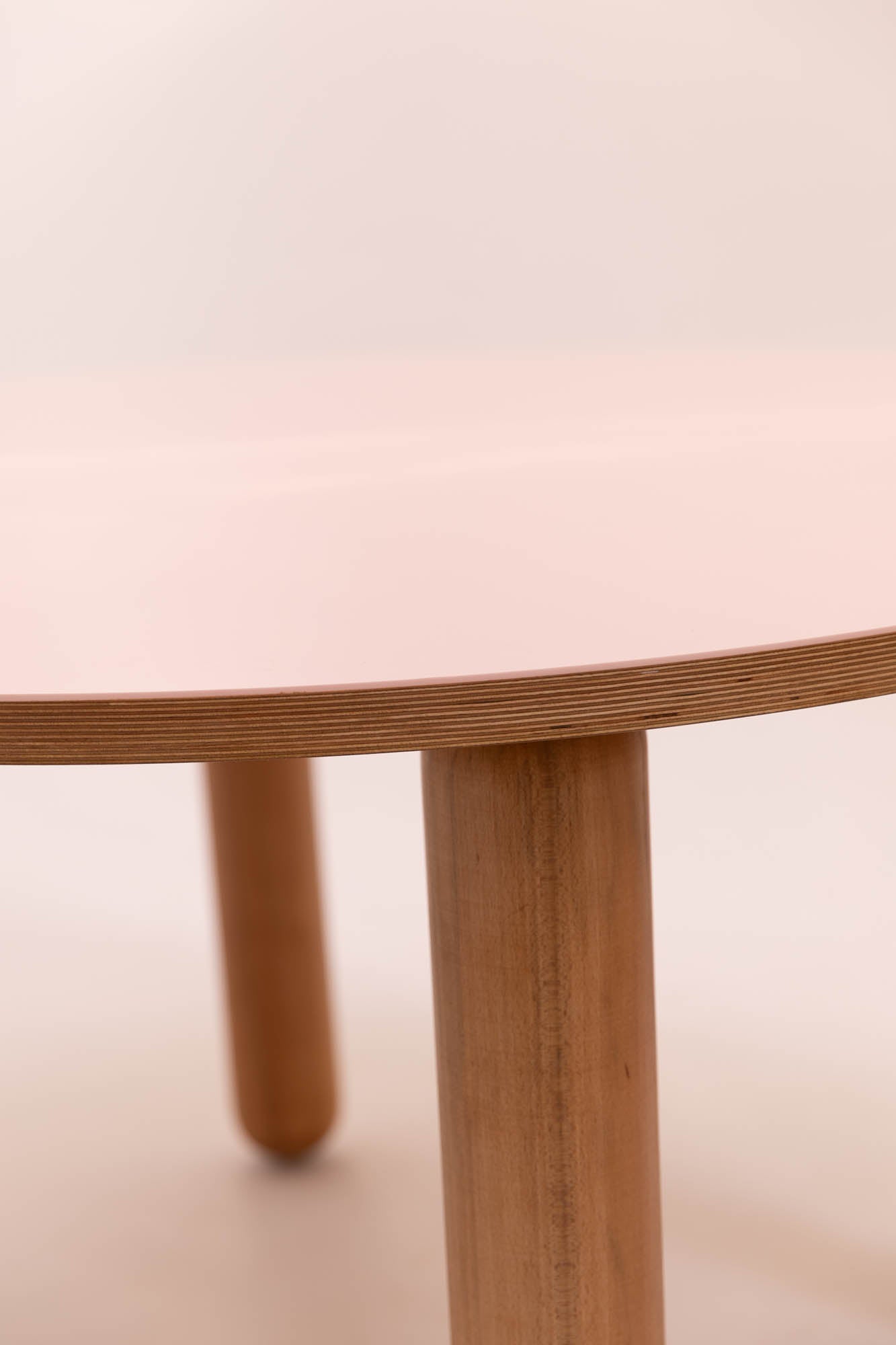 SEQUOIA resin dining table