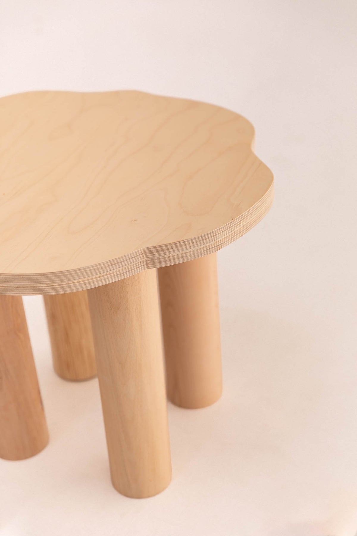 Table d’appoint NENUPHAR bois naturel – pièce unique