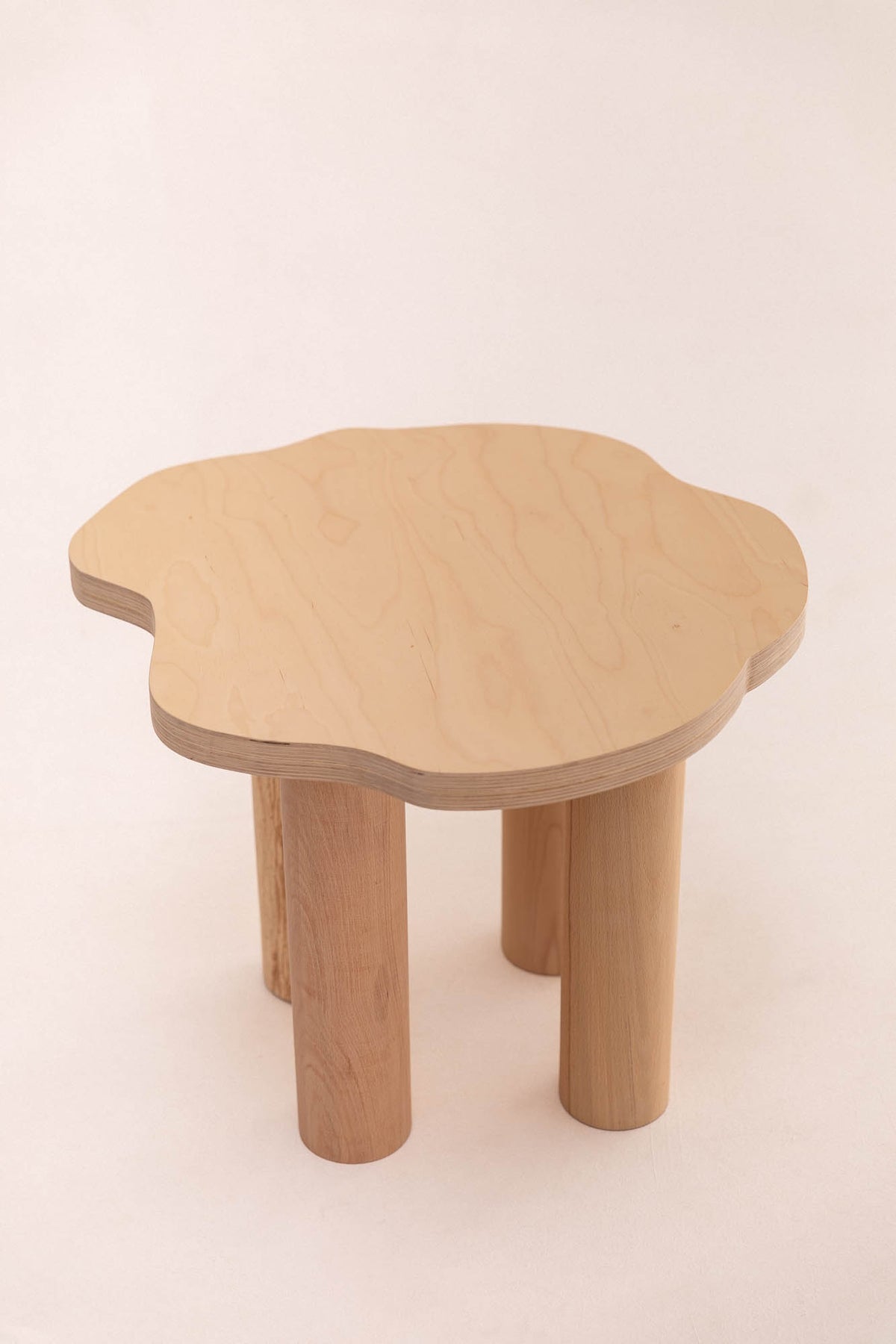 Table d’appoint NENUPHAR bois naturel – pièce unique