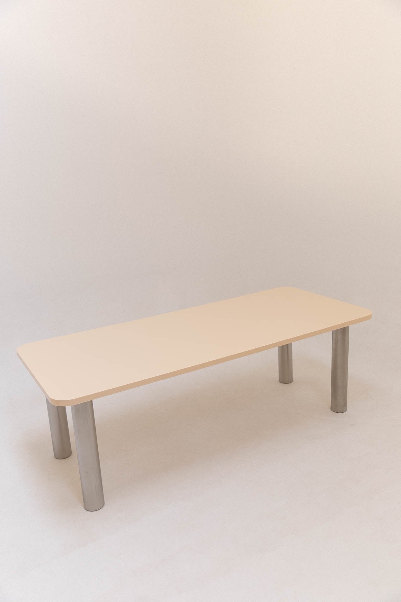 Table à manger SEQUOIA résine intégrale