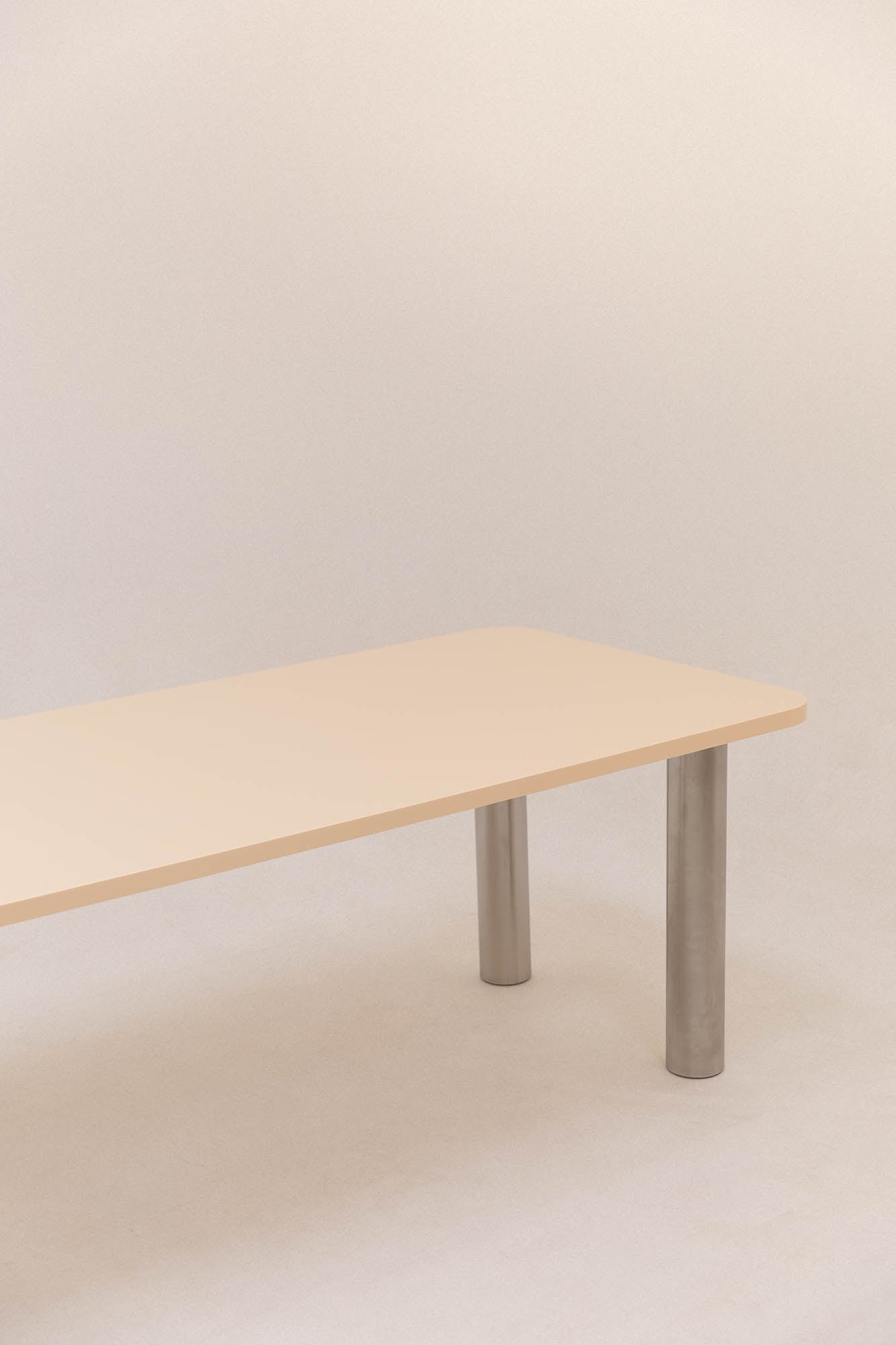 Table à manger SEQUOIA résine intégrale
