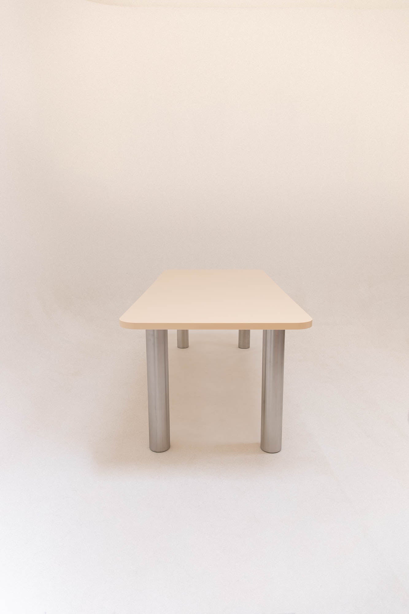 Table à manger SEQUOIA résine intégrale