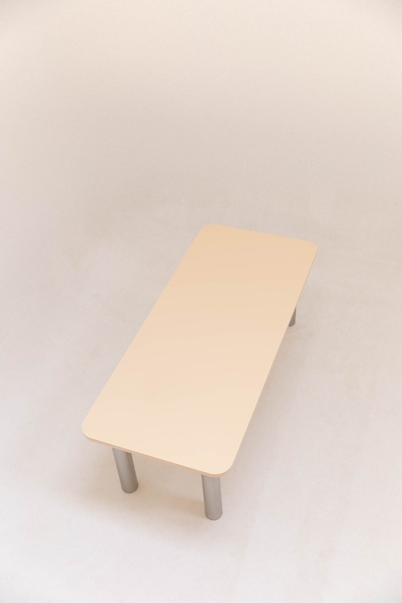 Table à manger SEQUOIA résine intégrale
