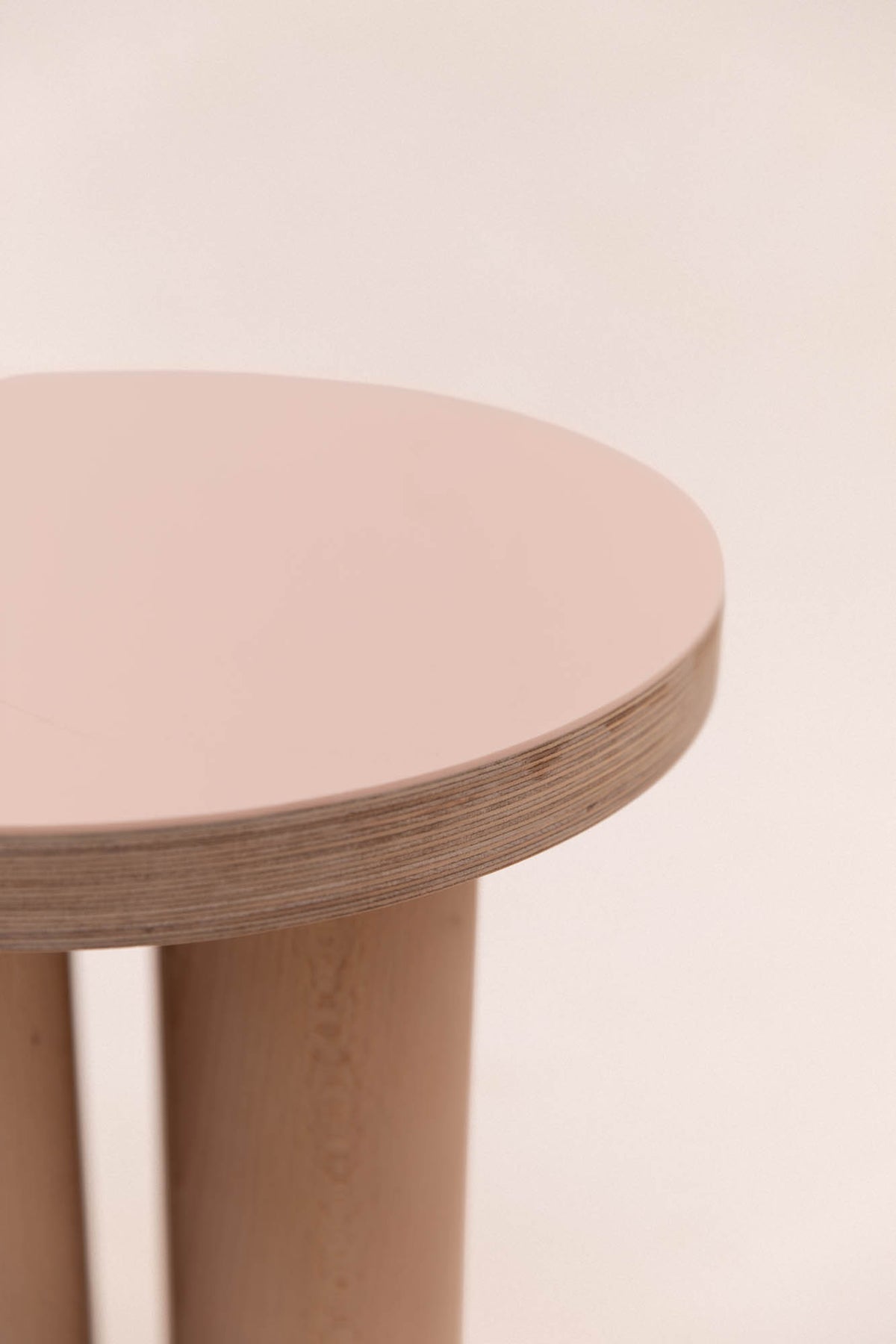 Tabouret BAOBAB résine rose imparfait