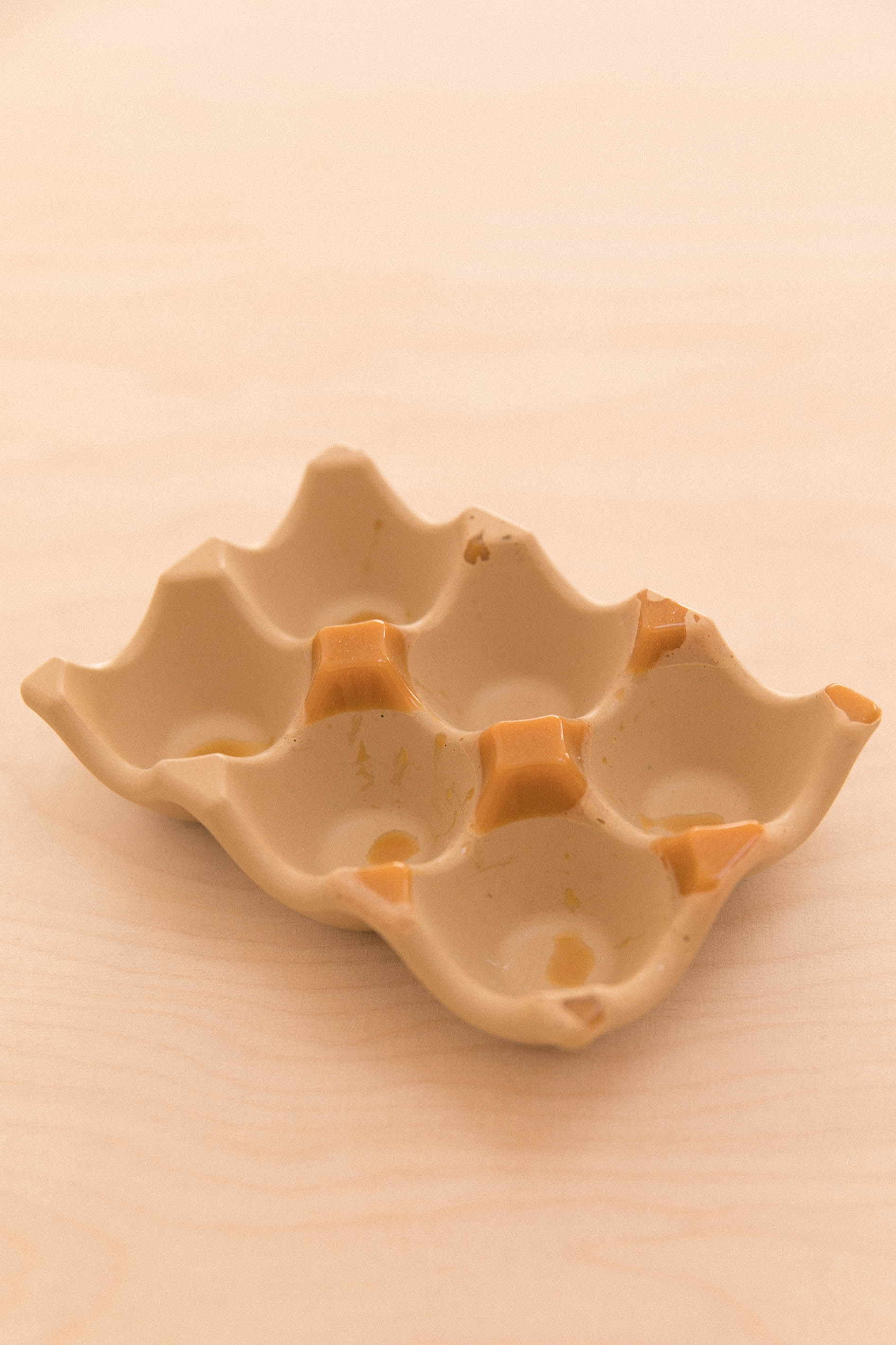 Porte-oeufs en jesmonite