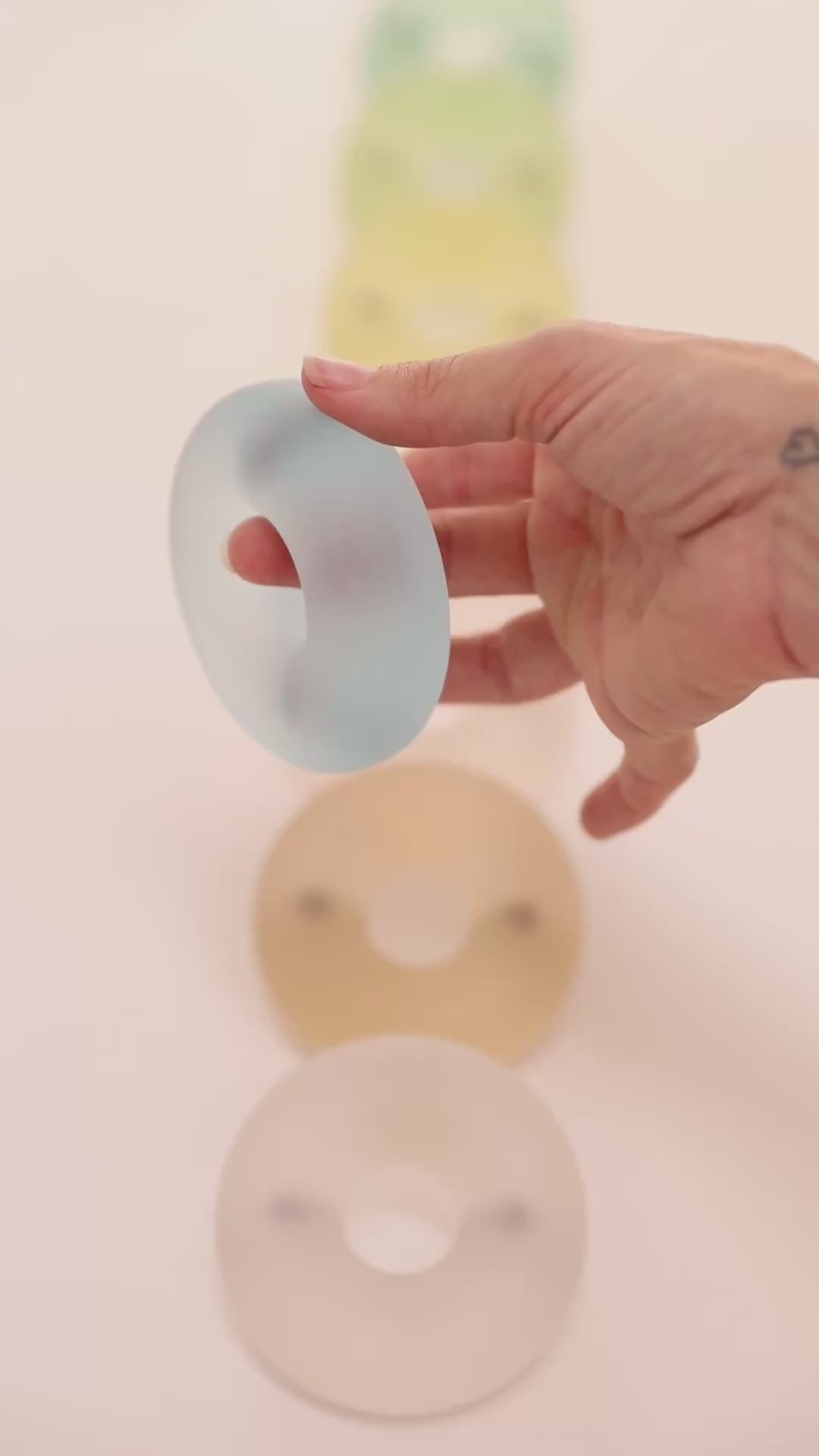Charger la vidéo : Poignées forme Donut en résine