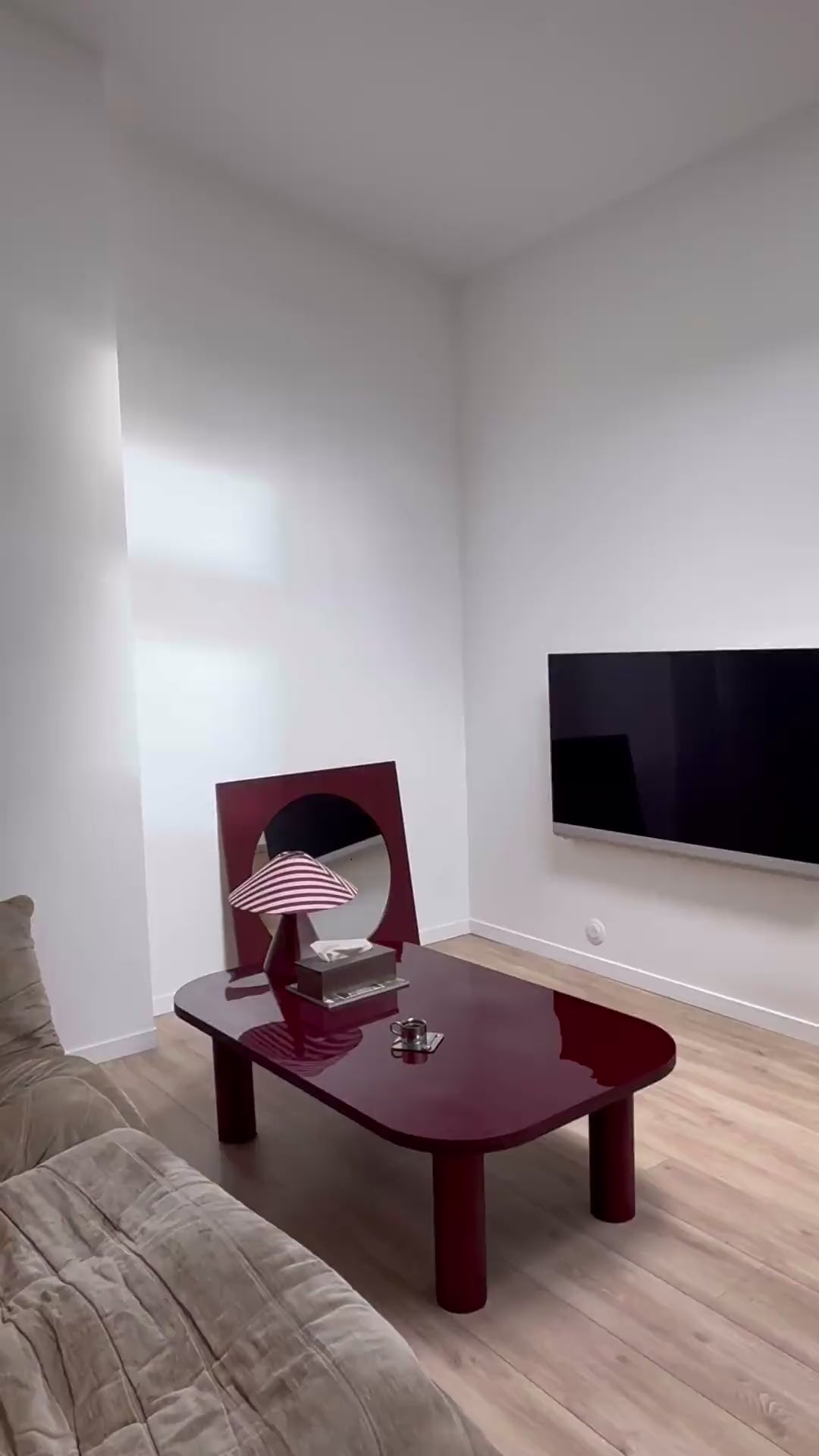 Charger la vidéo : Grande table basse SEQUOIA résine