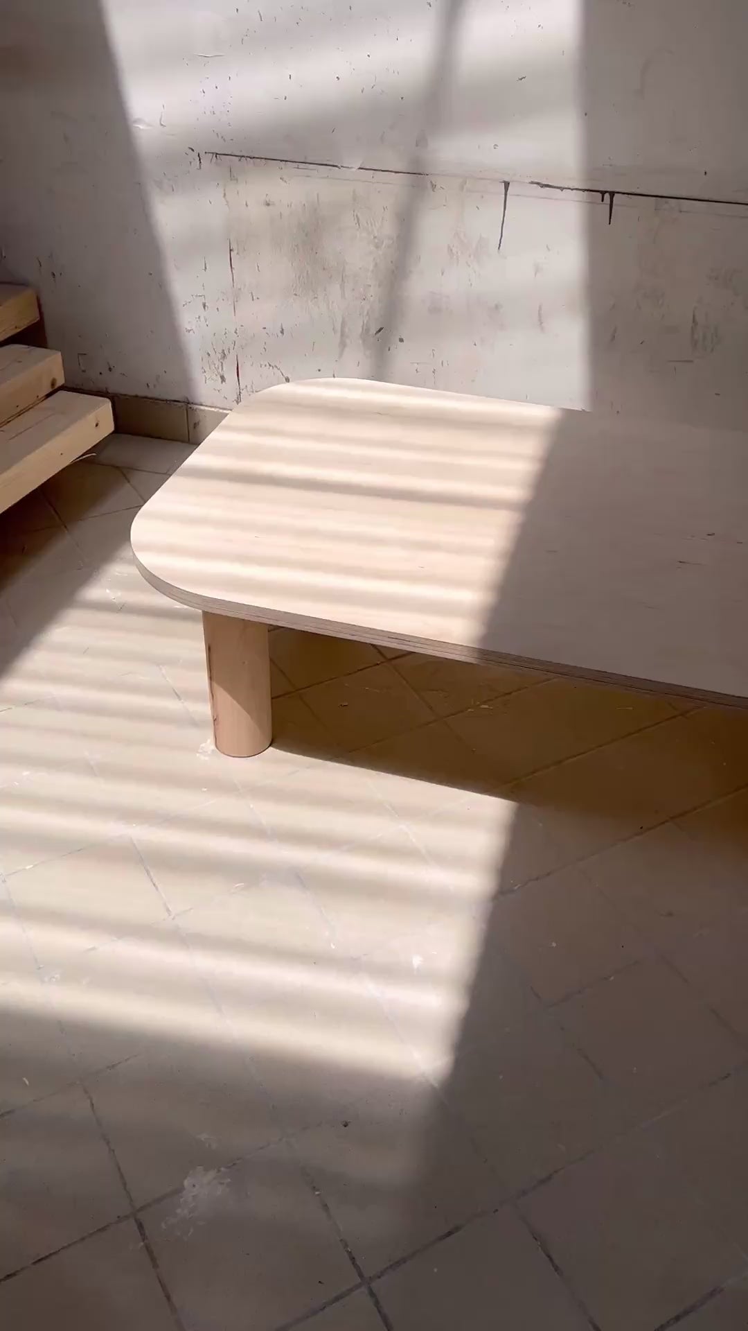 Charger la vidéo : Grande table basse SEQUOIA naturelle