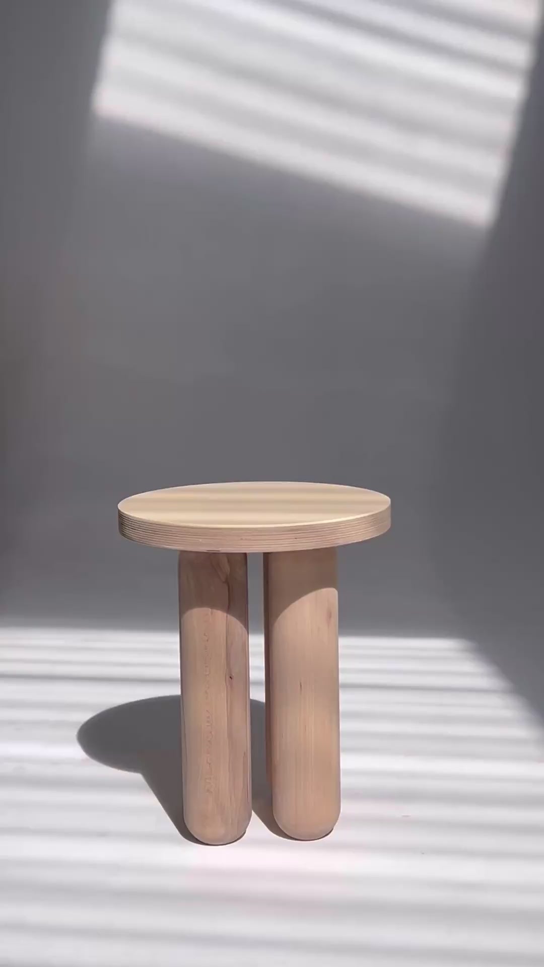 Charger la vidéo : Tabouret BAOBAB résine