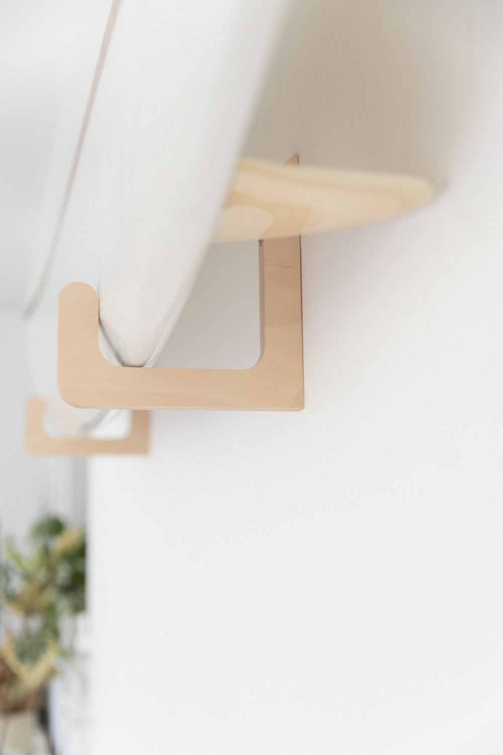 Support Mural Réglable StoreYourBoard – Range 4 Planches De Snowboard, Ski Ou Surf – Acier Robuste, Installation Facile